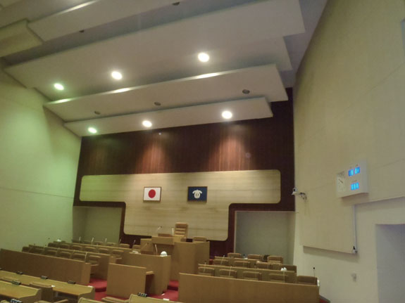 市原市議会厚生棟議場天井等改修工事（千葉県市原市）